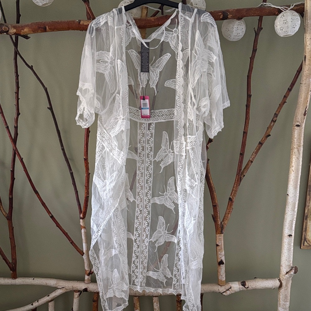 Elegant White Lace Kimono Robe